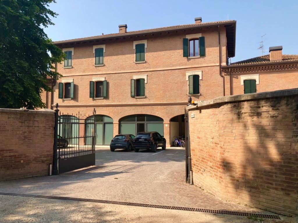 Charming Flat In Centro A Ferrara Con Posto Auto Villa Eksteriør bilde